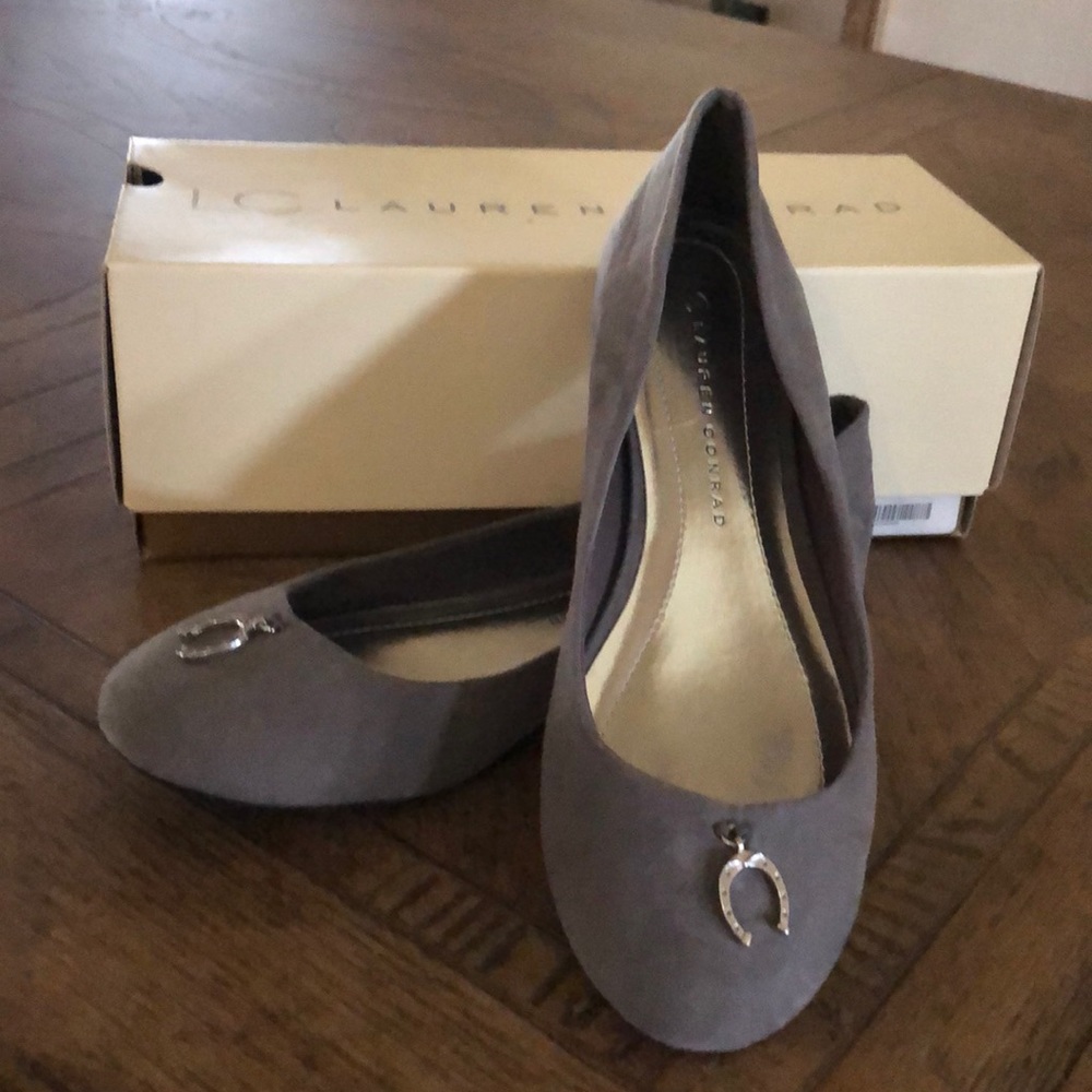 Loran Conrad flats size 9 m.